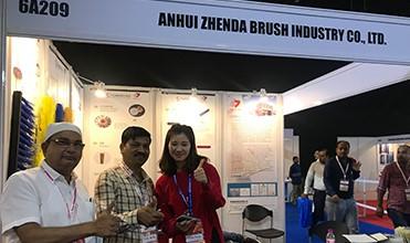 Spazzola di pulizia di nylon del pannello solare del filamento con acqua Fed Pipe 14